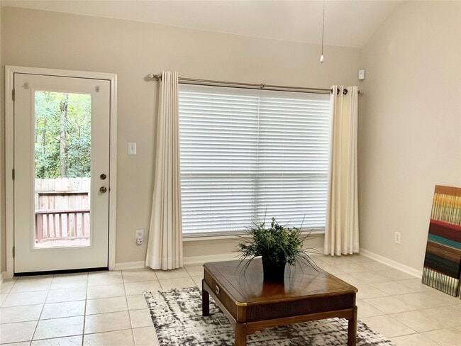 Building Photo - 186 N Valley Oaks Cir