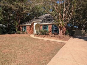 Building Photo - 45 Honeysuckle Ct