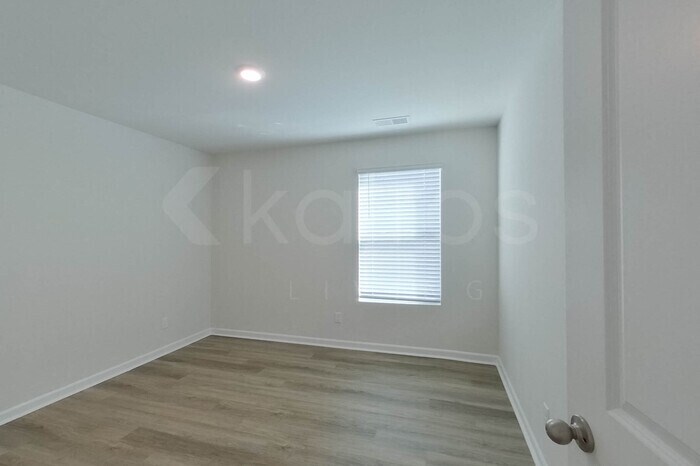 Building Photo - 112 Overstreet Way