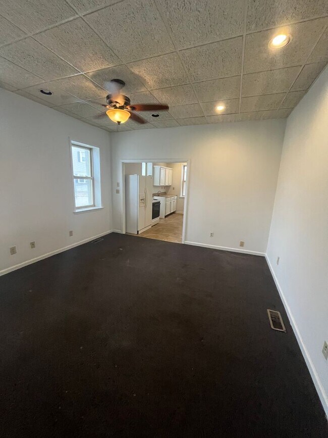 Building Photo - 243 W Vine St