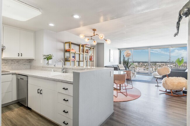 Building Photo - 700 E Ocean Blvd