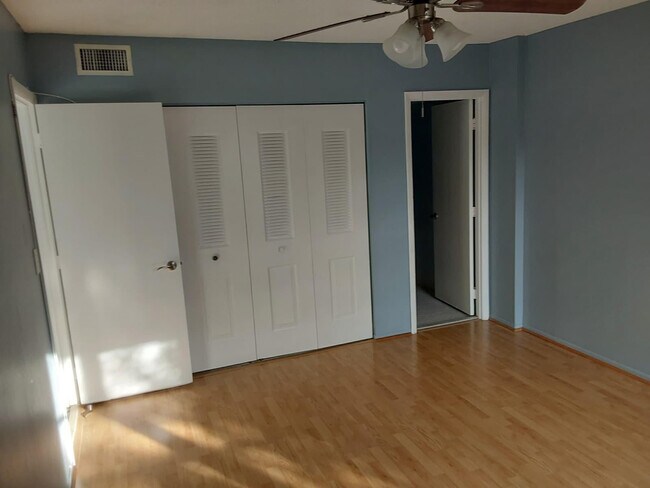 Building Photo - 4166 Inverrary Dr