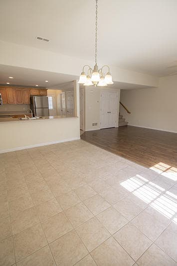 Building Photo - 1930 CENTER St