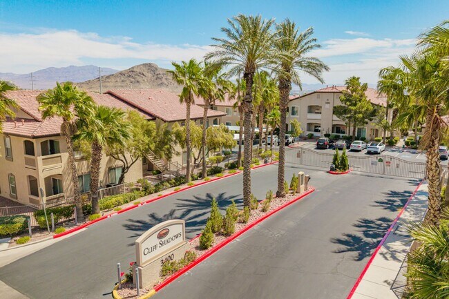 Building Photo - 2 BEDROOM CONDO WITH MOUNTAIN VIEWS!