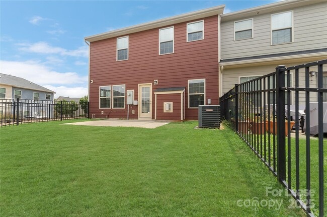 Building Photo - 1818 Fleetwood Dr