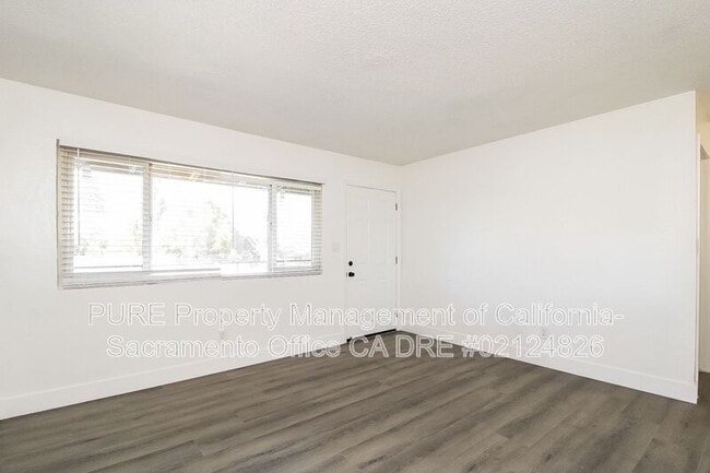 Building Photo - 130 Elm St