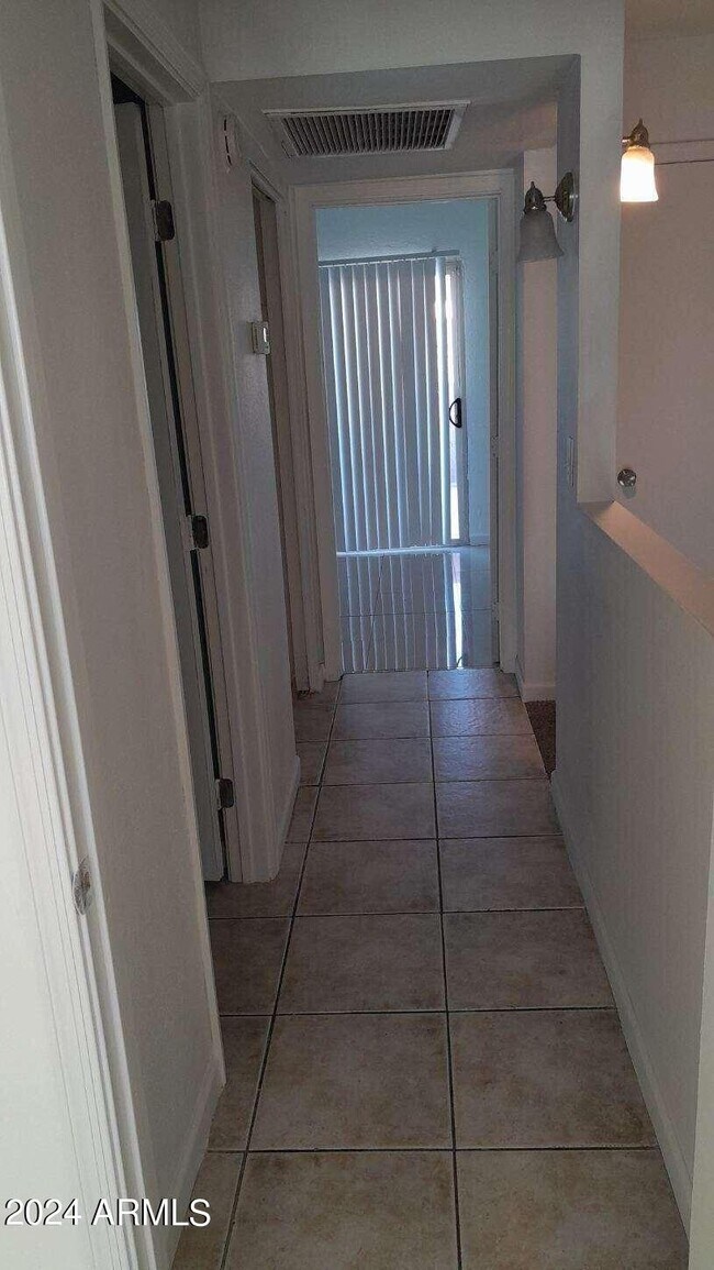 Building Photo - 3529 E Palm Ln