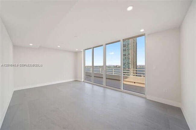 Building Photo - 555 NE 34th St