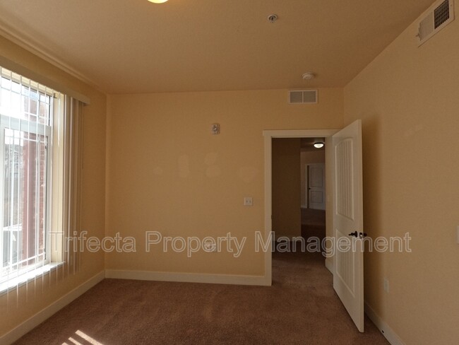 Building Photo - 2445 Windrow Dr