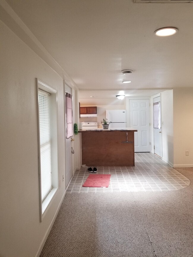 Building Photo - 607 IA-1