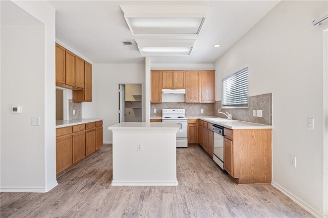 Building Photo - 8109 Verbank Villa