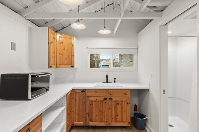 Building Photo - Cozy Studio in West Linn
