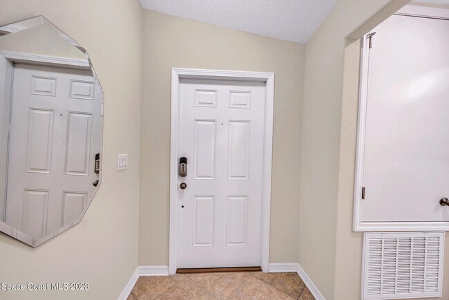 Building Photo - 3496 Bancroft Dr