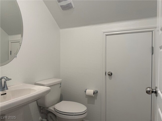 Building Photo - 8851 Flora Run Ave