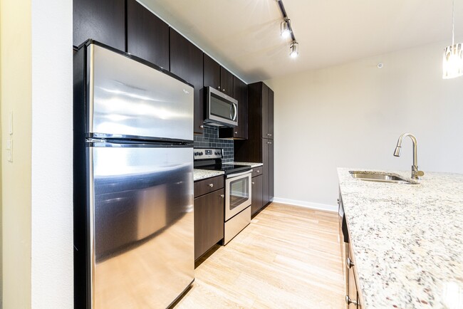 Primary Photo - Amazing 1/1 Condo in Barton Springs. Beaut...