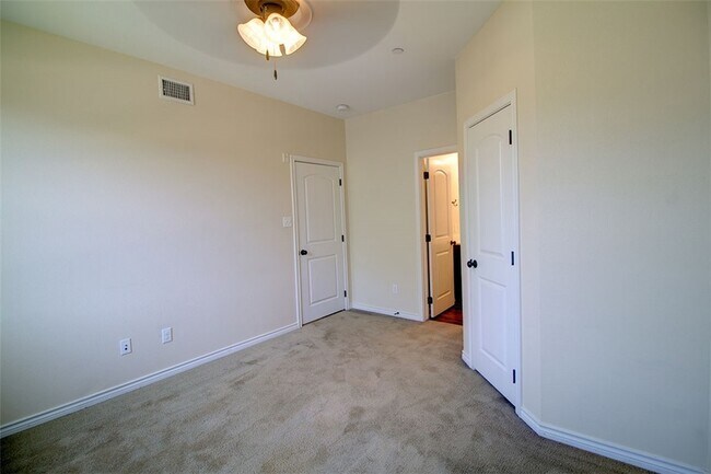 Building Photo - 1915 Dartmouth St