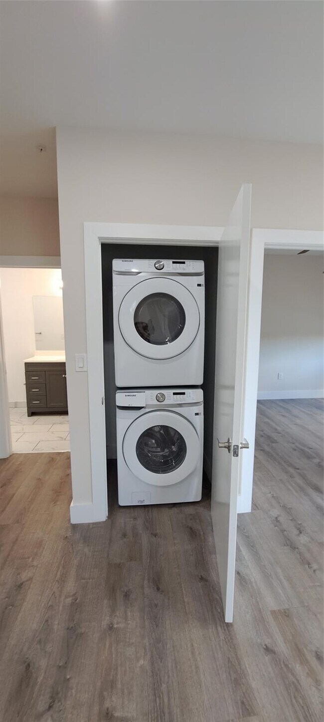 Building Photo - 3801 Davie Blvd