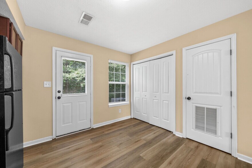 Building Photo - 2260 McCormick Ln