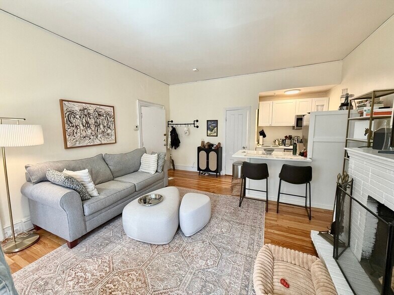 Building Photo - 337 Beacon St