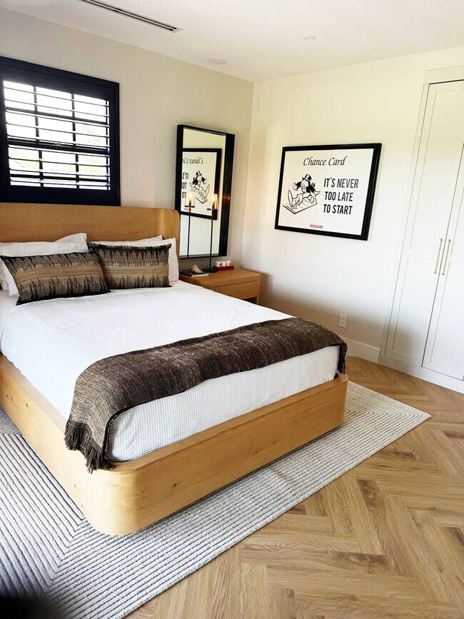 Building Photo - 4312 NE 22nd Ave