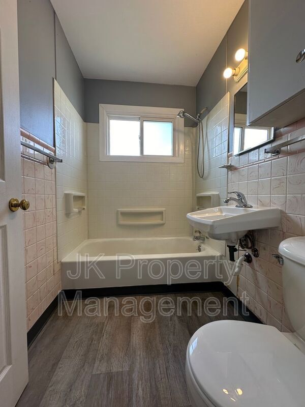 Building Photo - 3810 9th Ave S