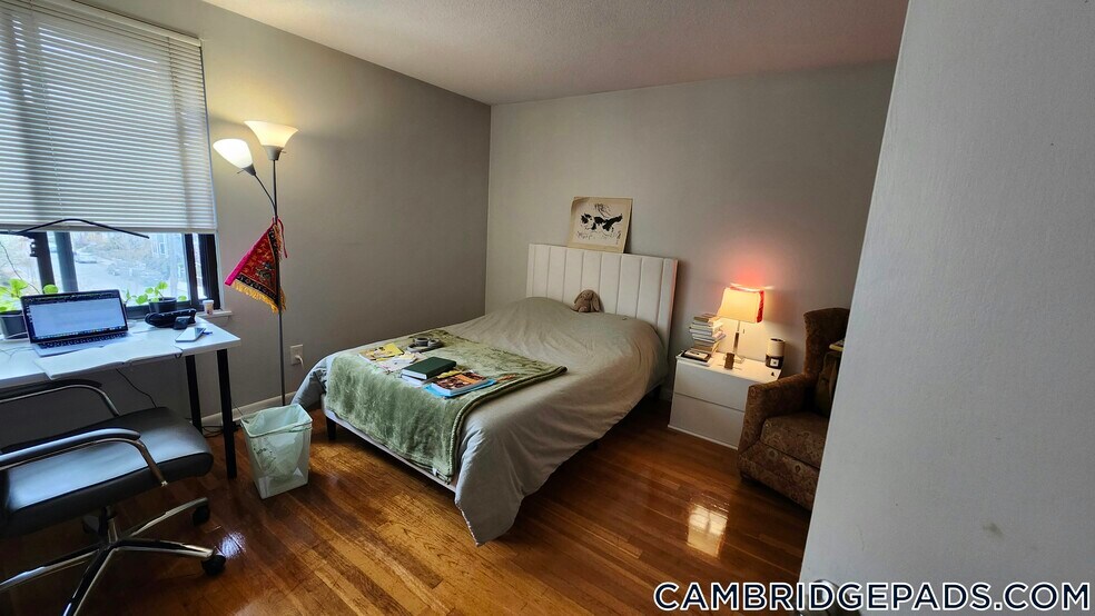 Building Photo - 20 Hubbard Park Rd