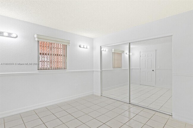 Building Photo - 1300 W 47th Pl