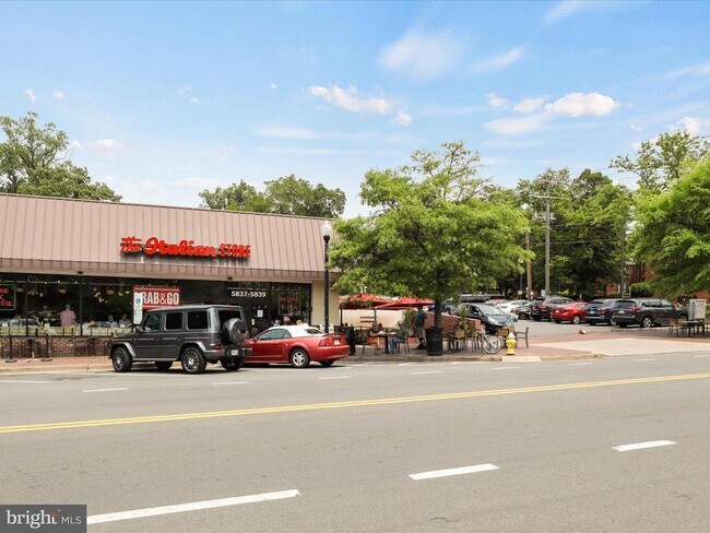 Building Photo - 1839 N Powhatan St