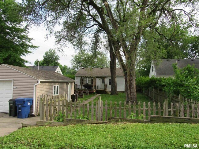 Building Photo - 1126 W Lombard St