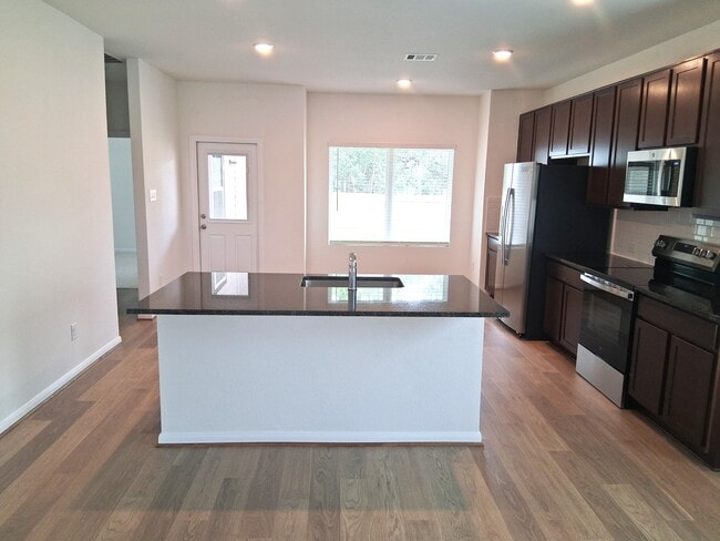 Building Photo - 253 Villars Dr