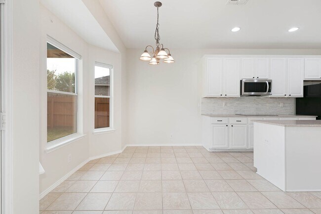 Building Photo - Boerne, TX -Gorgeous home in Kendall County Estates