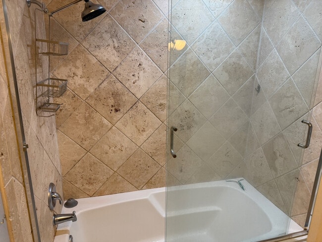 Building Photo - 1735 W Diversey Pkwy