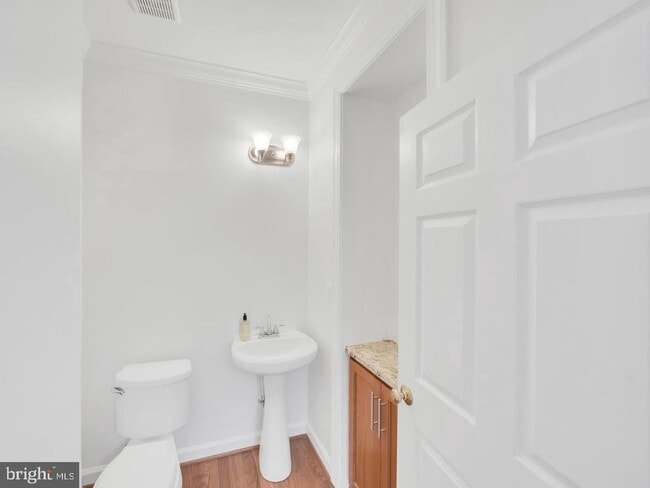 Building Photo - 224 Sundance Ln