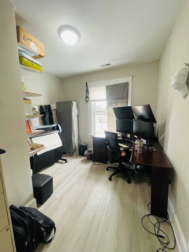 Building Photo - Beautifully Renovated 3bdrm/1.5bth Home Located in Richmond's North-side!