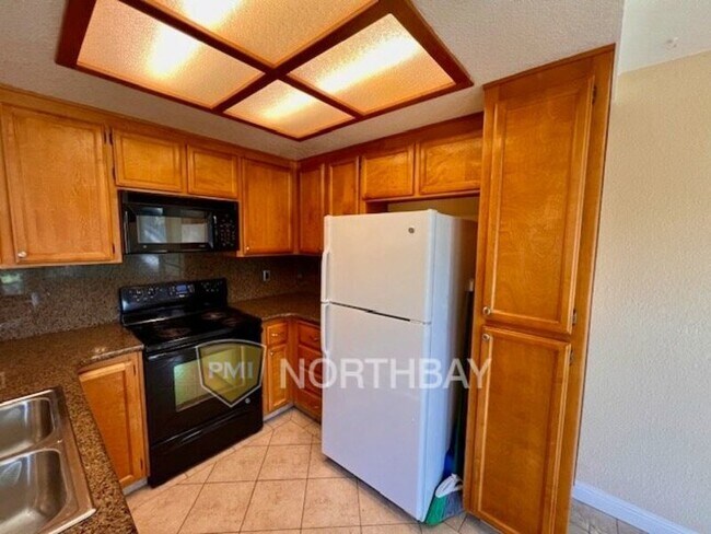 Building Photo - 1313 Lois Ln