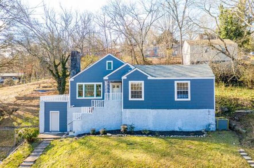 Building Photo - 203 N Seminole Dr