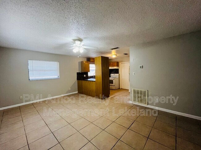 Building Photo - 1017 Caroline Ave