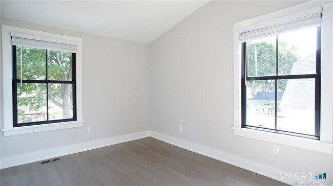 Building Photo - 26 Lounsbury Ave