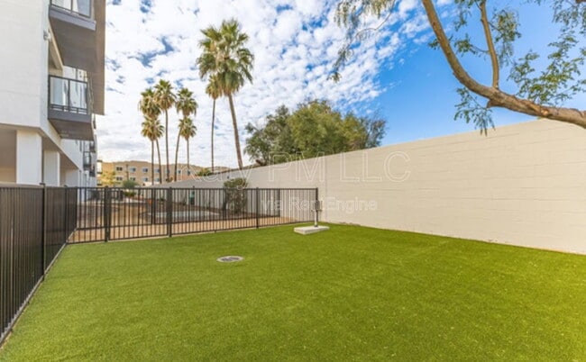 Building Photo - 7300 E Earll Dr