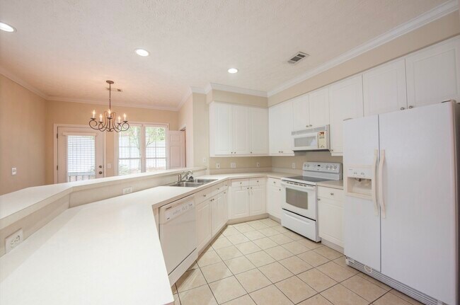 Building Photo - 1613 Over Cup Cir