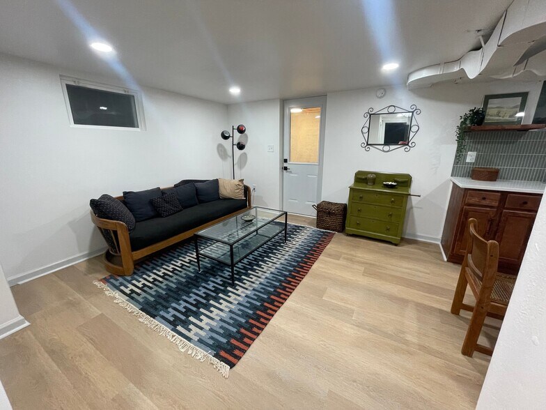 Building Photo - 1215 Delor Ave