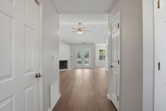 Building Photo - RANCH HOME with 3 bedrooms and 2 baths-CONVENIENT LOCATION