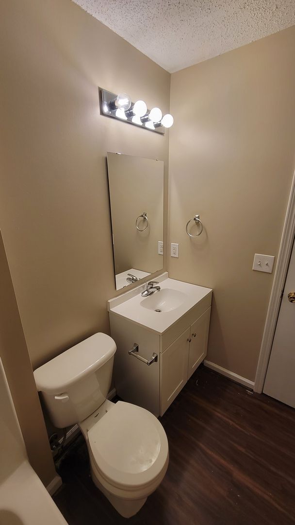 Building Photo - Price Reduction! 2 Bed, 2 Bath Home in Gre...