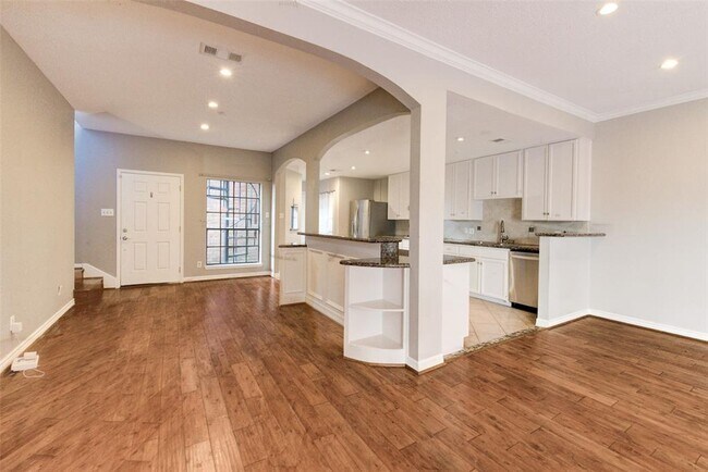 Building Photo - 225 Asbury-