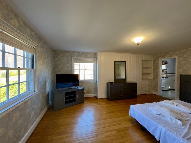 Building Photo - Charming 4 Bedroom/3.5 Bathroom Detached Home in Homeland, MD!