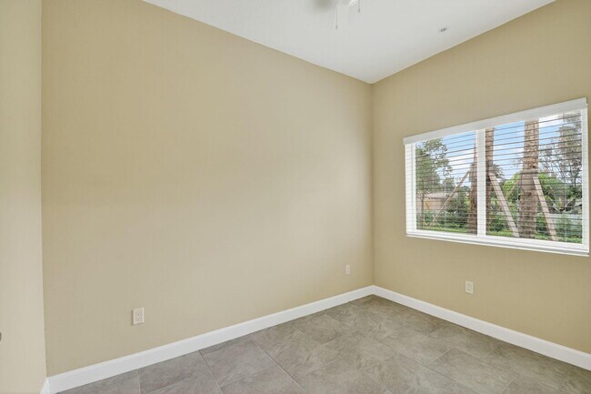 Building Photo - 4953 Serafica Dr