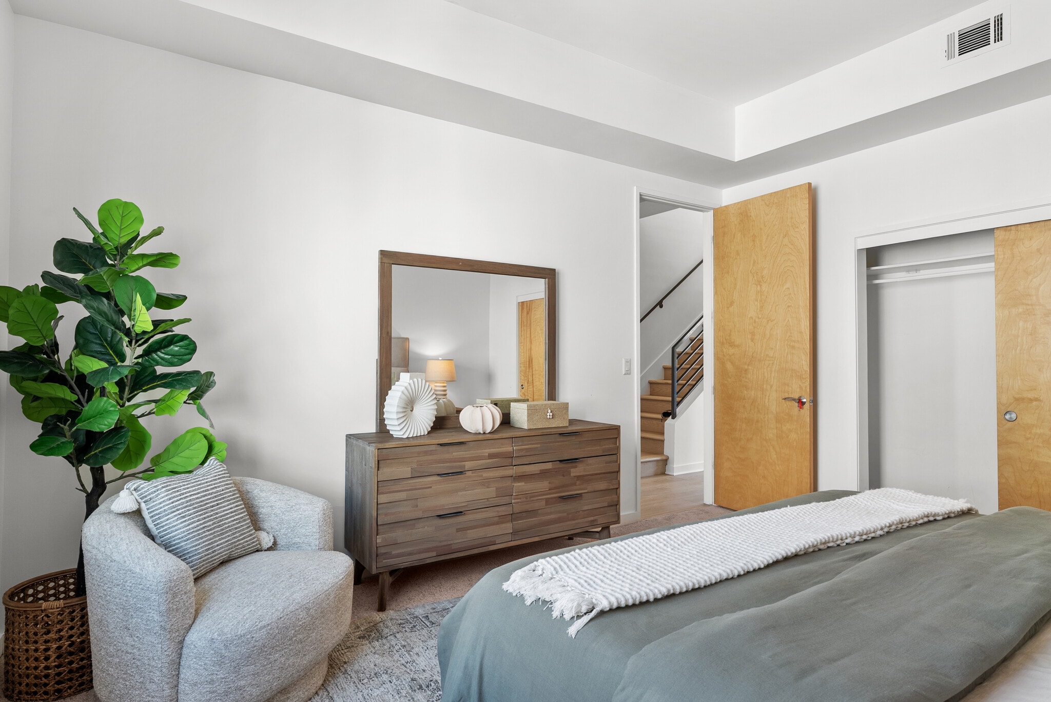 Building Photo - 5350 Playa Vista Dr