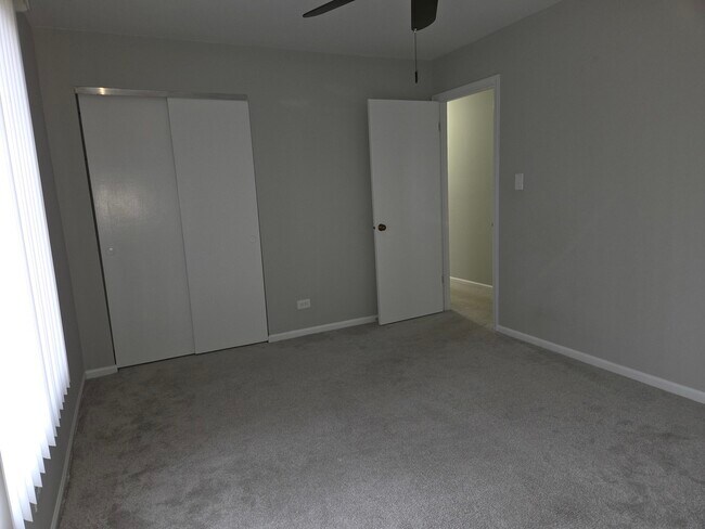 Building Photo - 905 Surrey Dr