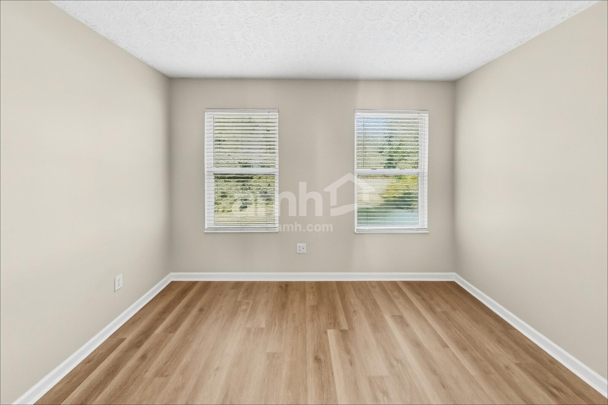 Building Photo - 368 Evergreen Cir