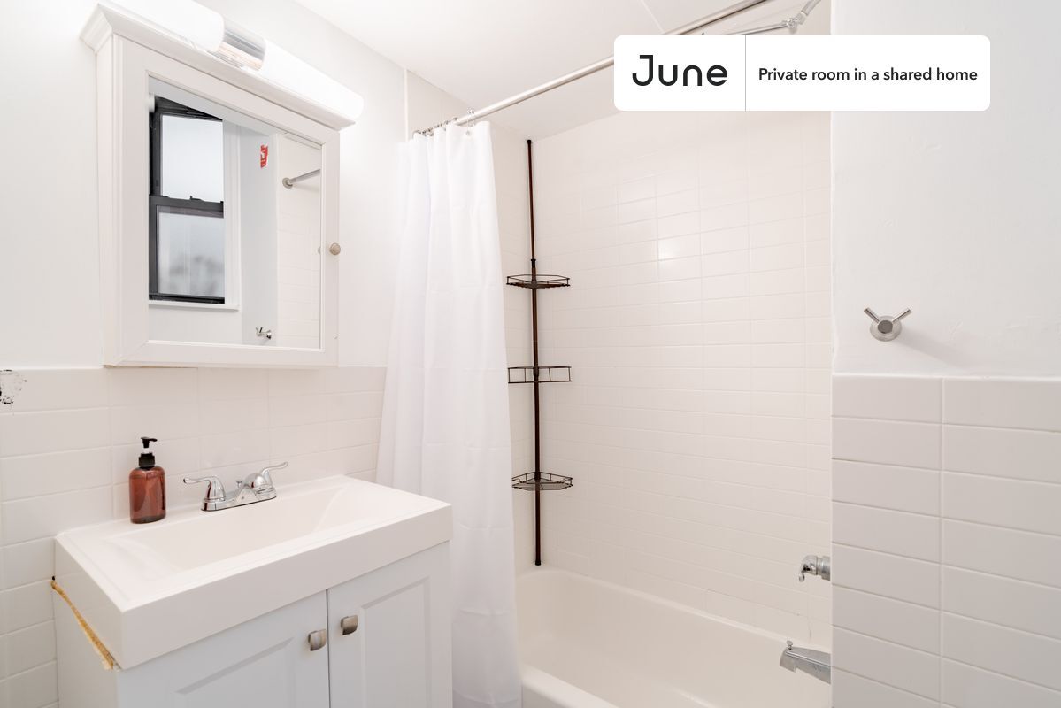Building Photo - Room in Shared 4 bed/1 bath home in Crown Heights